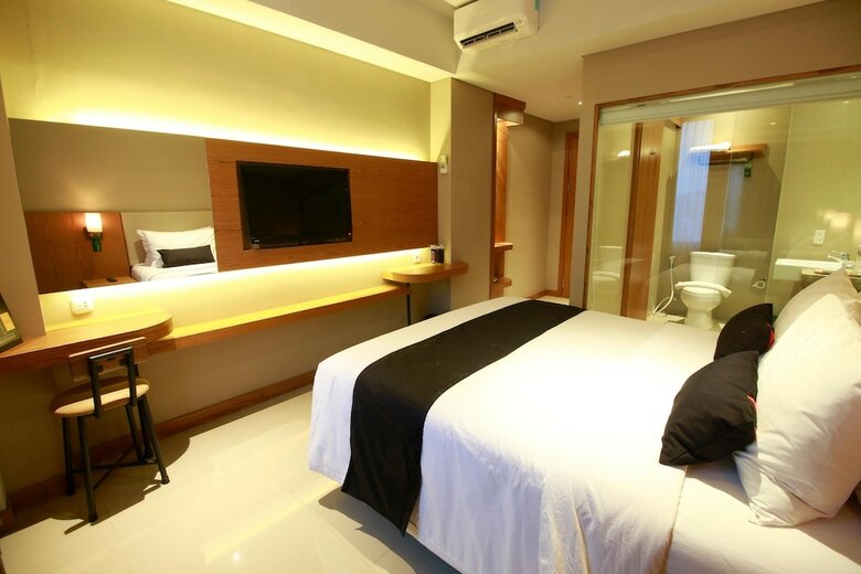 Yellow Star Ambarukmo Hotel