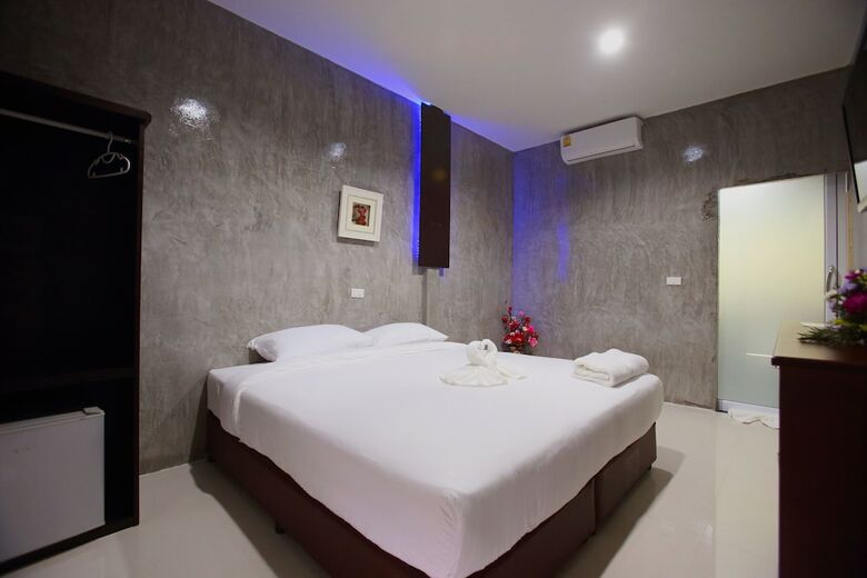Hotel Ruenphukarn Resort