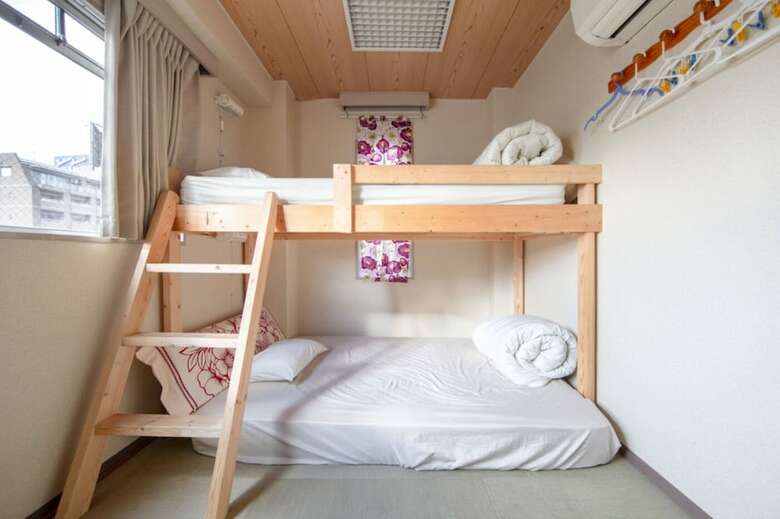 Hostal Guest House B's Five II