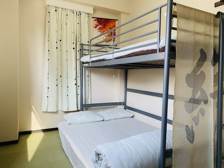 Hostal Guest House B's Five II