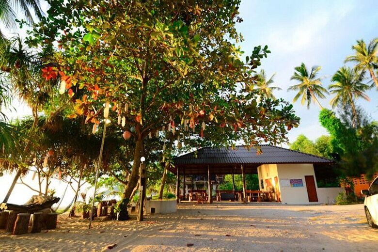Hotel Baanchaylay Resort