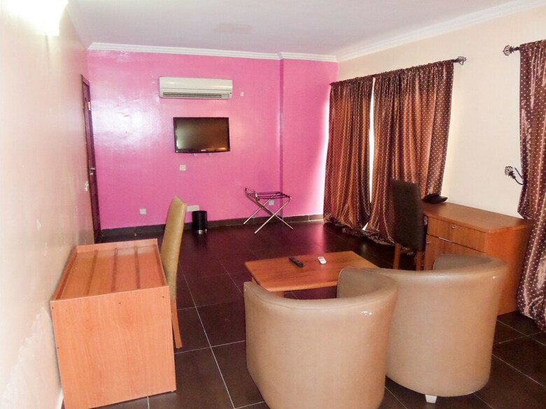 Le Real Hotel