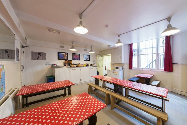 Hostal Astor Kensington Hostel