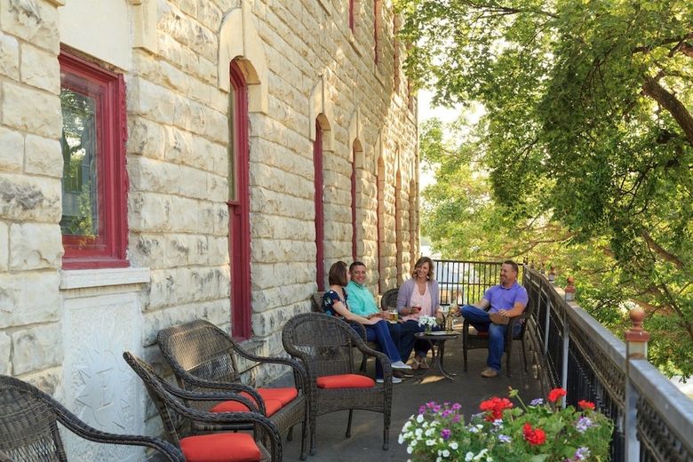 Bed & Breakfast Historic Elgin Hotel