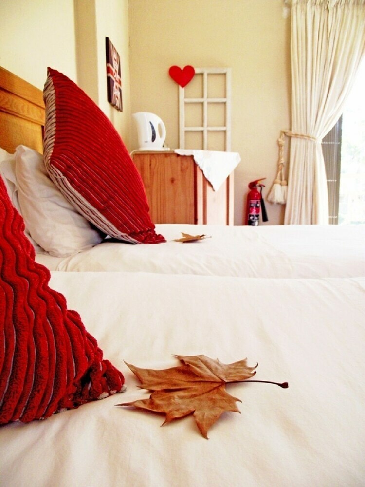 Bed & Breakfast Autumn Breeze Manor