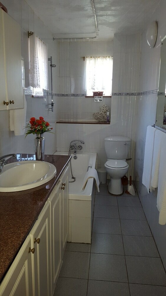 Bed & Breakfast Autumn Breeze Manor