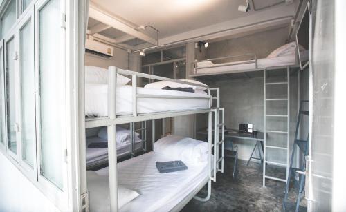 Hostal 2w Bed & Breakfast Bangkok