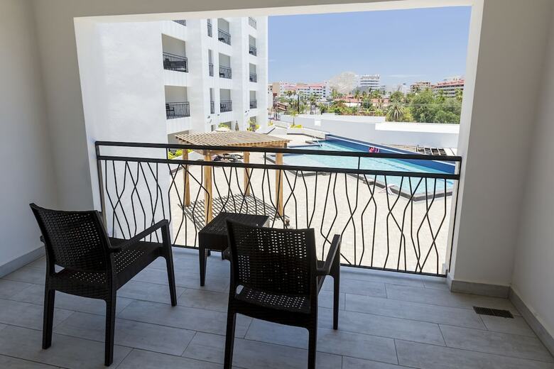 Medano Hotel And Suites