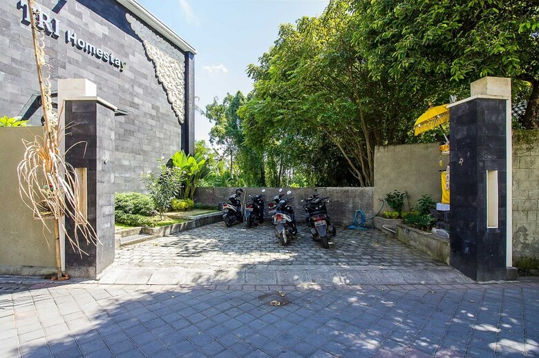 Hotel Tri Homestay Kuta