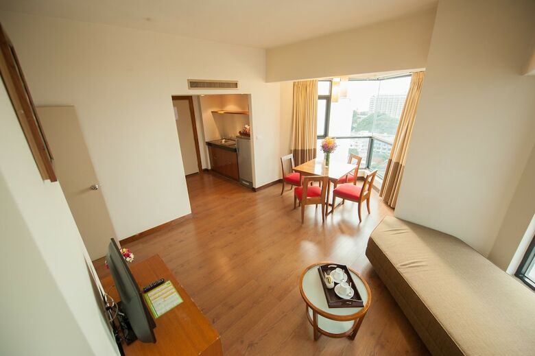 Hotel The Seasons Pattaya