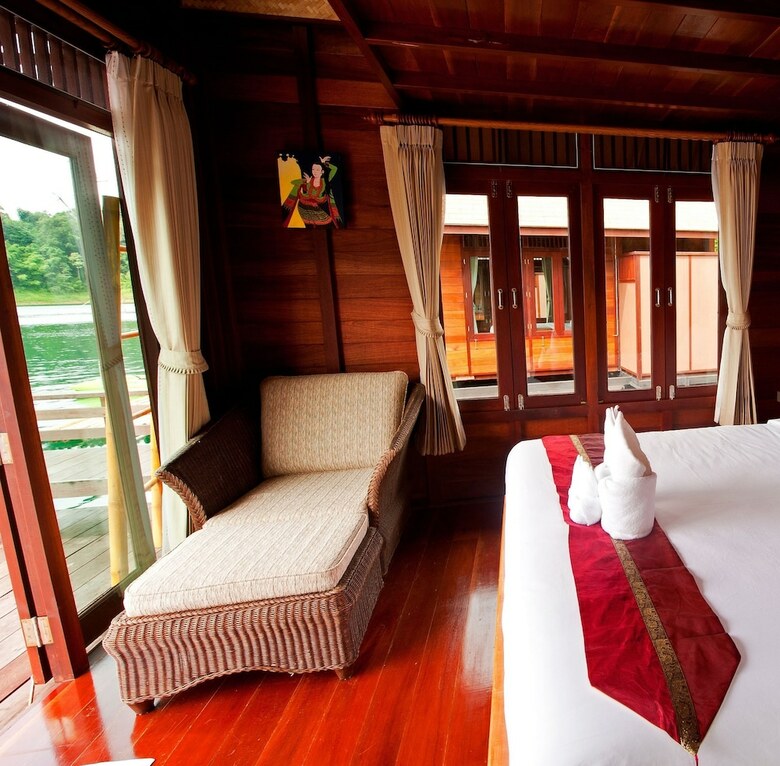 Hotel 500 Rai Khao Sok Floating Resort