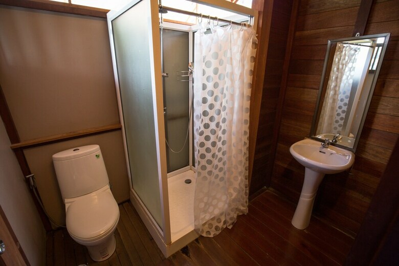 Hotel 500 Rai Khao Sok Floating Resort