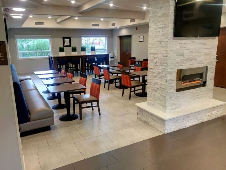 Hotel Comfort Inn & Suites