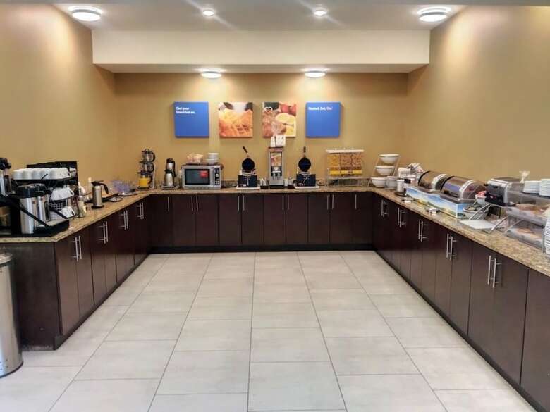 Hotel Comfort Inn & Suites
