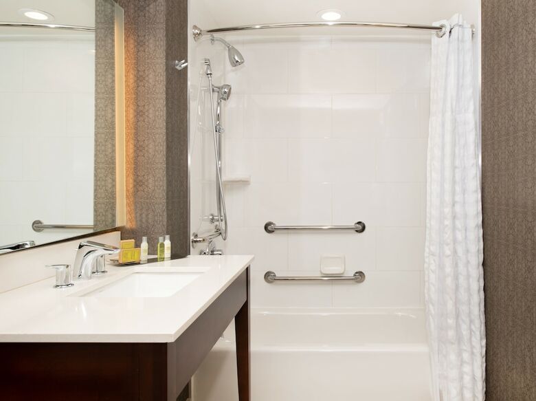 Doubletree By Hilton Hotel And Suites Charleston Airport