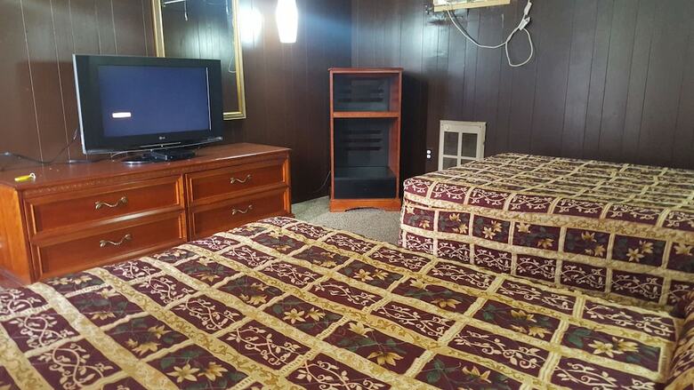 Breezwood Motel