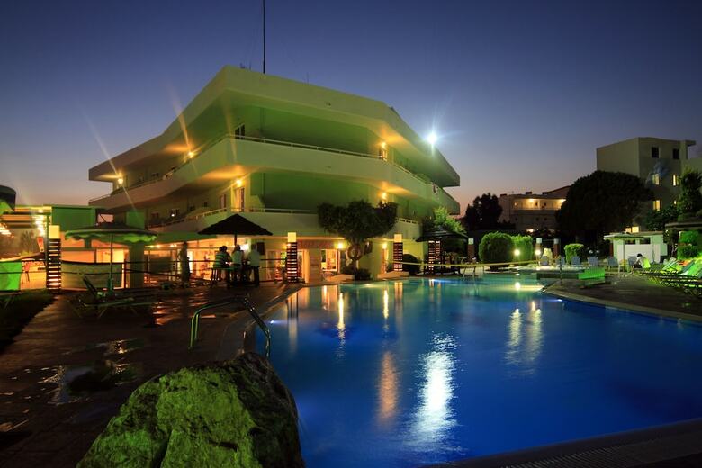 Stamos Hotel