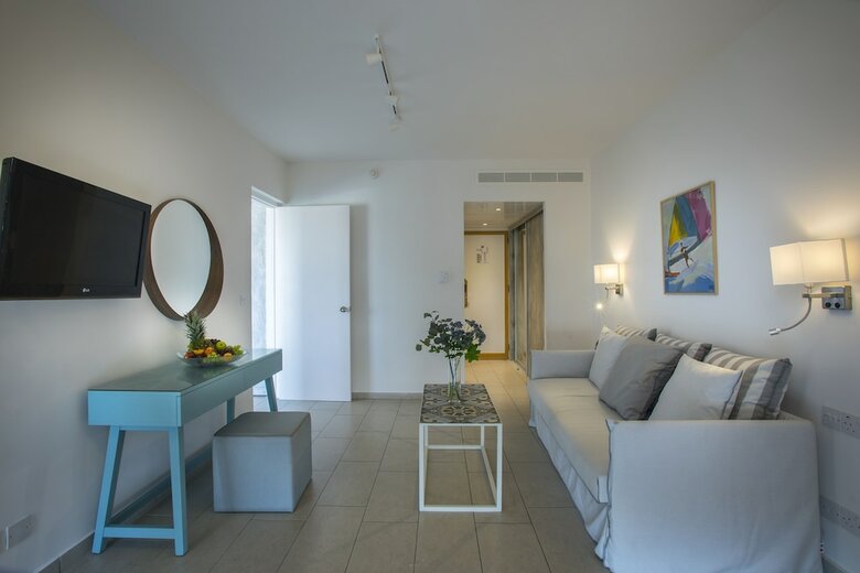 Leonardo Plaza Cypria Maris Beach Hotel & Spa