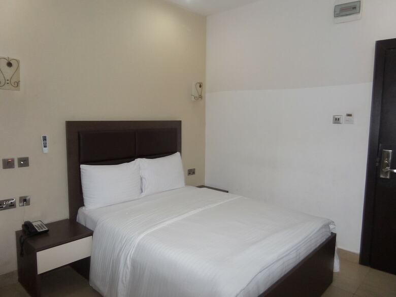 Hotel O-jays Guest House
