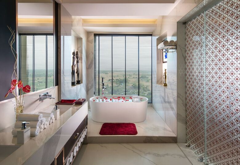 Sandal Suites Op. By Lemon Tree Hotels