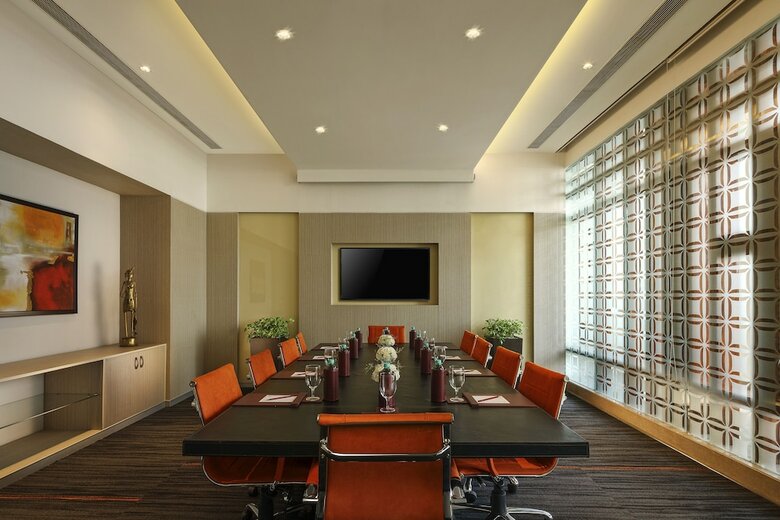 Sandal Suites Op. By Lemon Tree Hotels