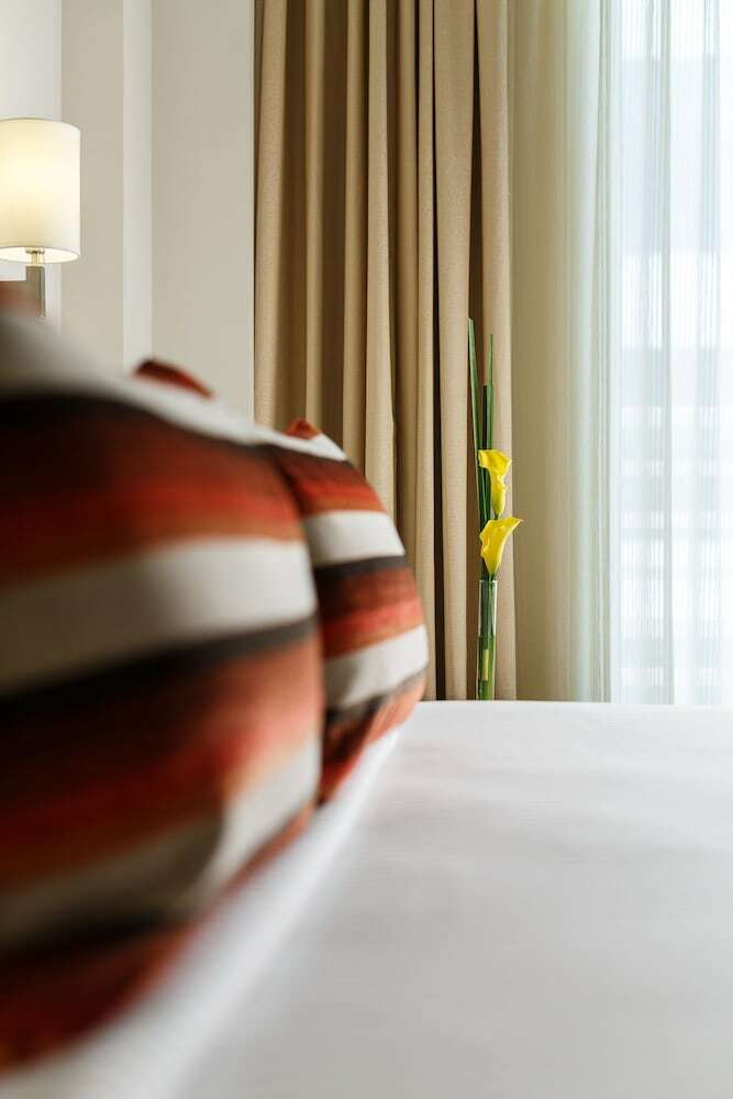 Sandal Suites Op. By Lemon Tree Hotels