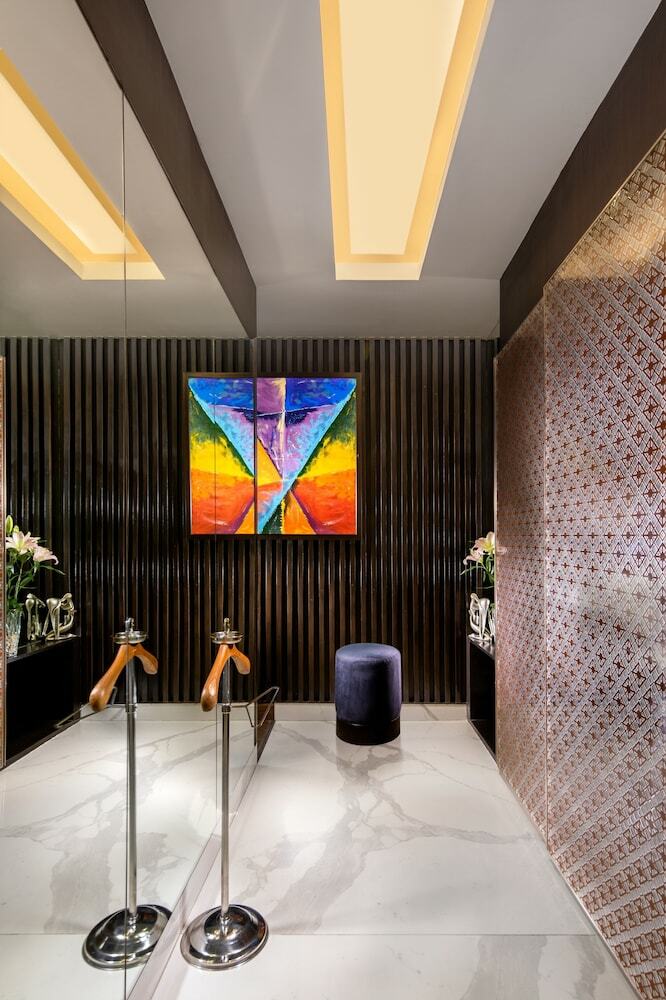 Sandal Suites Op. By Lemon Tree Hotels
