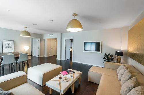 Hotel Parklane Resort And Spa