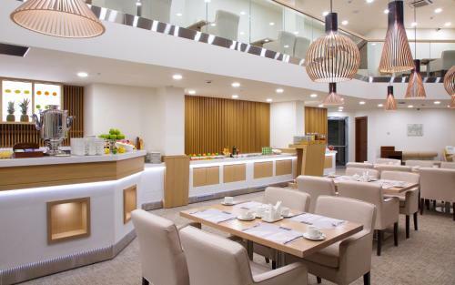 Hotel Parklane Resort And Spa