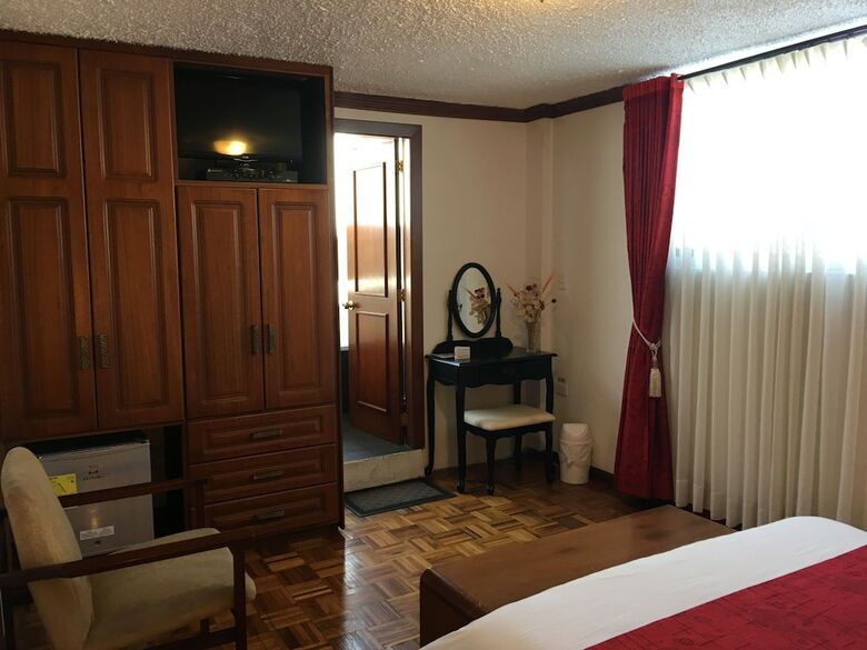 Hostal Mitad Del Mundo