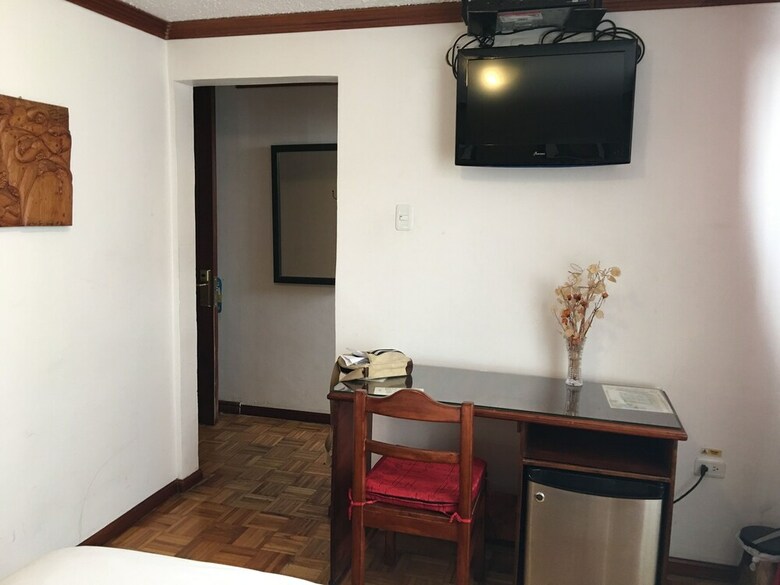 Hostal Mitad Del Mundo