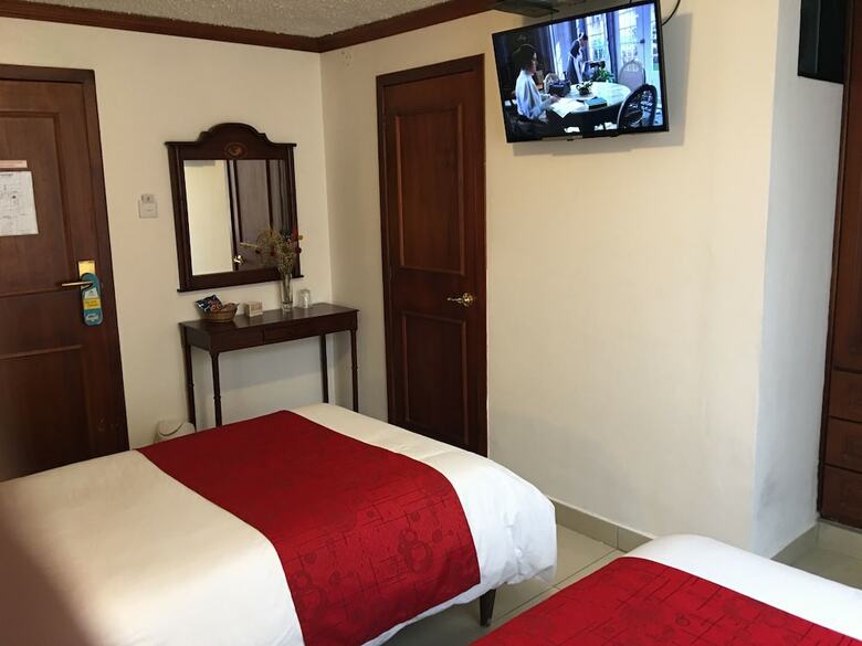 Hostal Mitad Del Mundo
