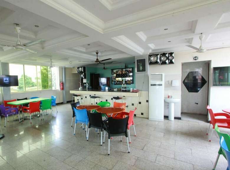 Hotel Esado Conference Centre And Suites