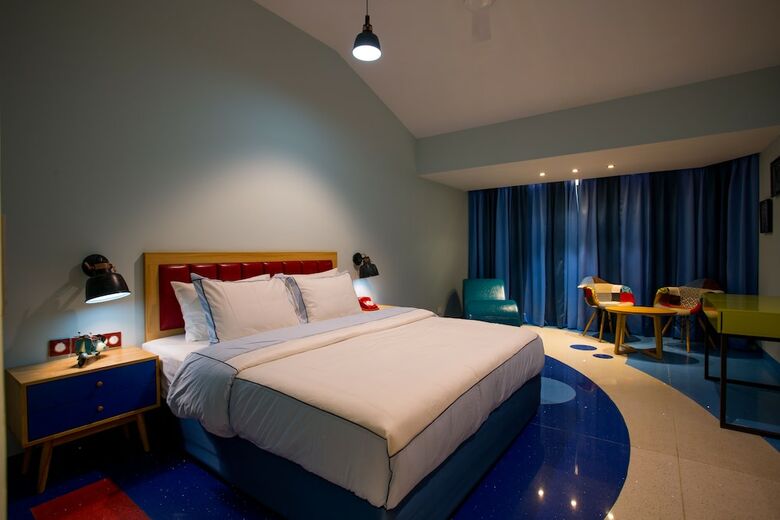Hotel I Love Bell Bottoms