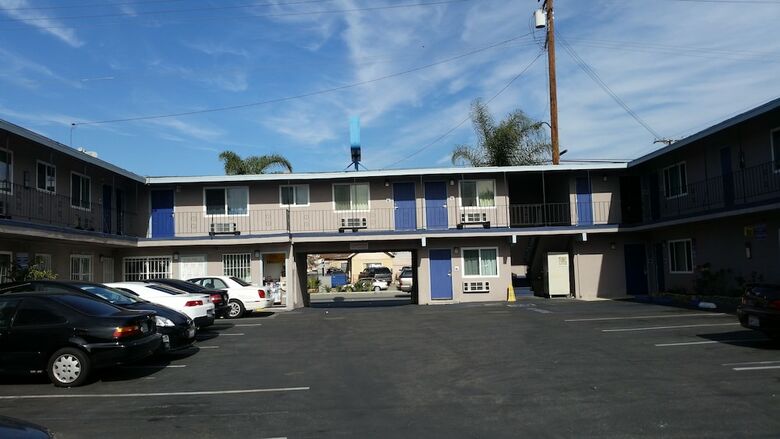 Motel Del Aire Inn