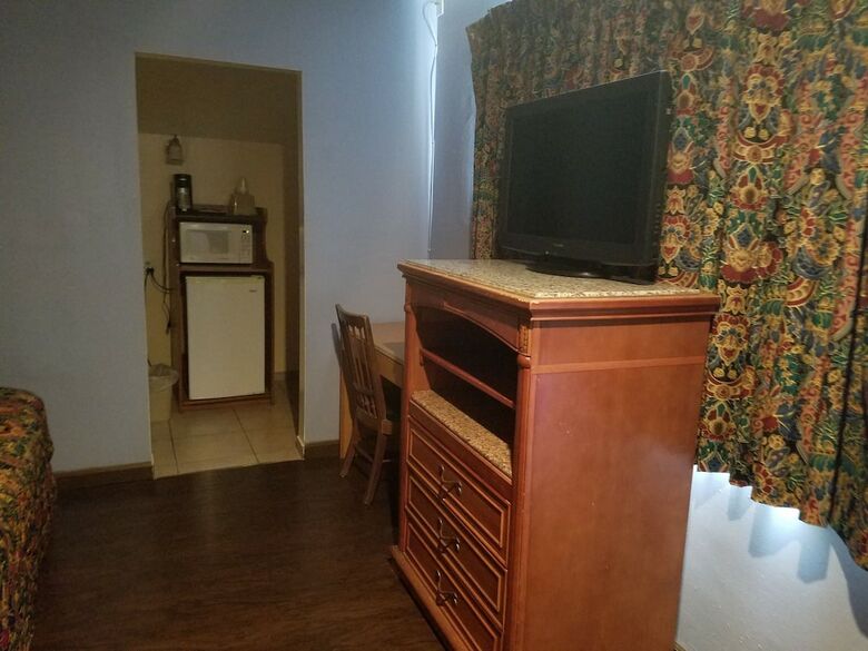 Motel Del Aire Inn