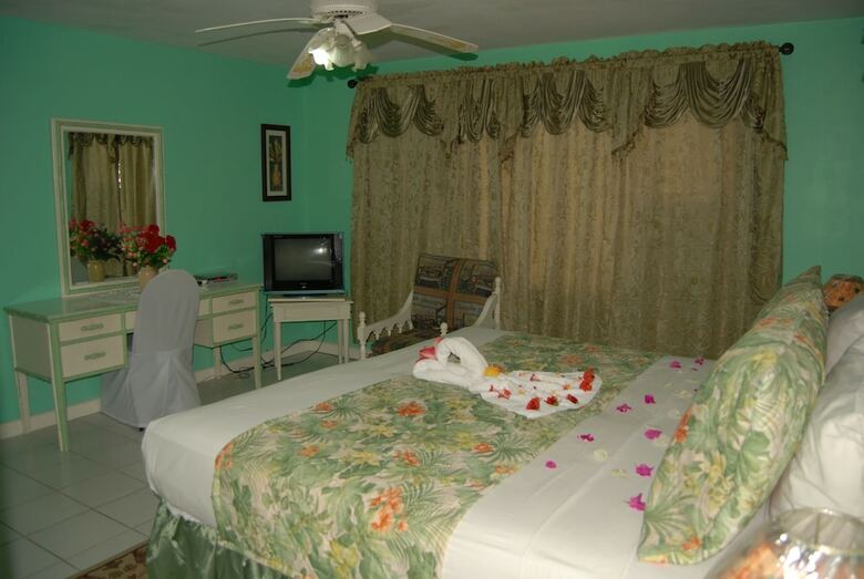 Hotel Pinkhibiscus Guest House
