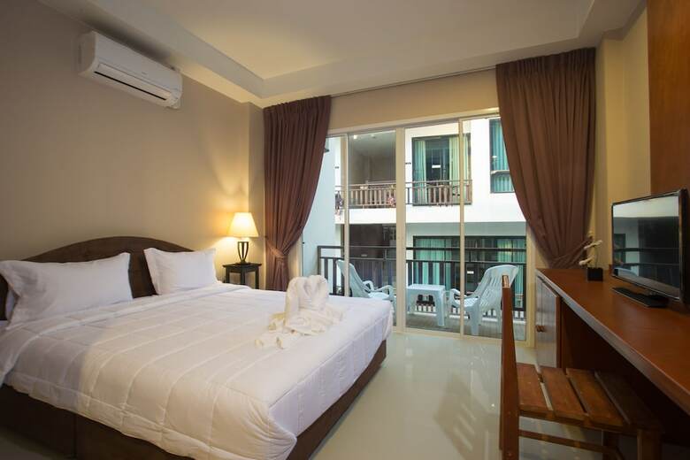 Kata Beachwalk Hotel And Bungalows