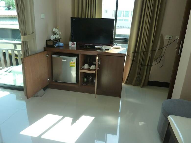 Kata Beachwalk Hotel And Bungalows
