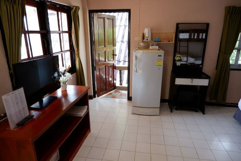 Kata Beachwalk Hotel And Bungalows