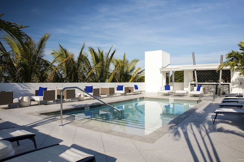 Hotel H2o Suites - Adults Only