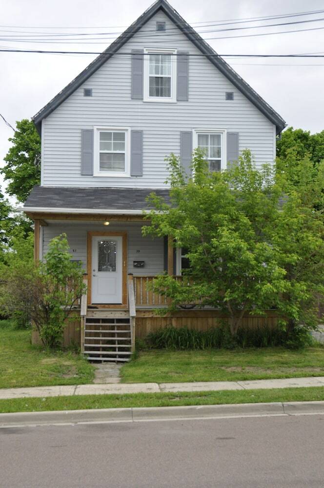 Apartamentos Moncton Suites - 81 Maple Street