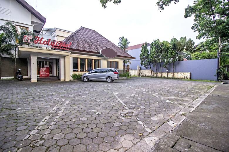 Hotel Residences By Reddoorz Near Rumah Mode