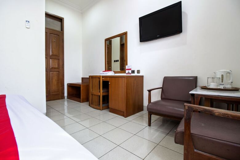 Hotel Residences By Reddoorz Near Rumah Mode