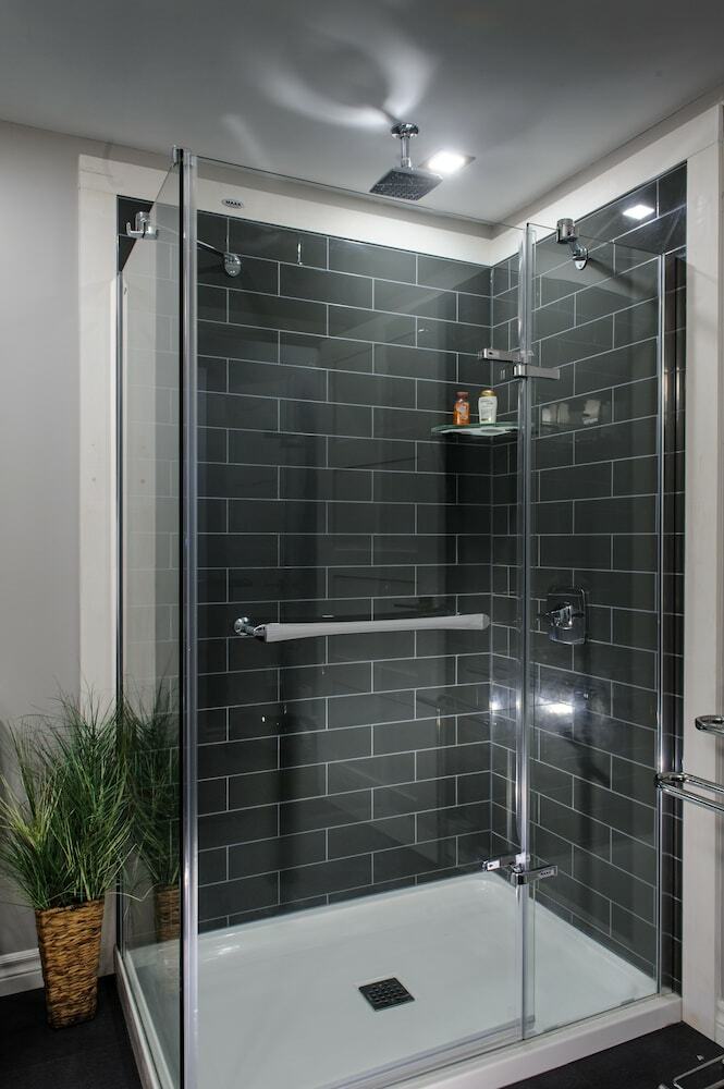 Apartamentos Moncton Suites - 267 Universite Ave