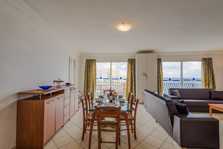 Spinola Bay Mansion Seafront Apartment