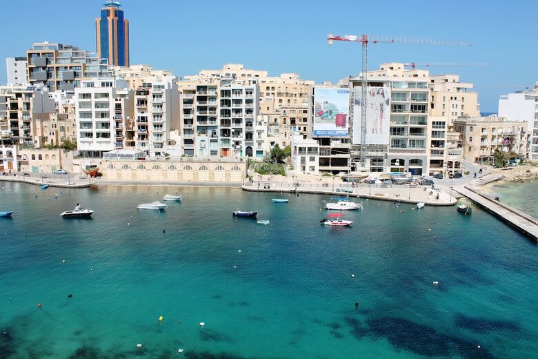 Spinola Bay Mansion Seafront Apartment