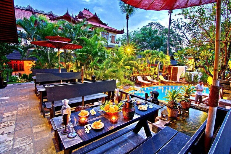 Hotel By The Red Canal