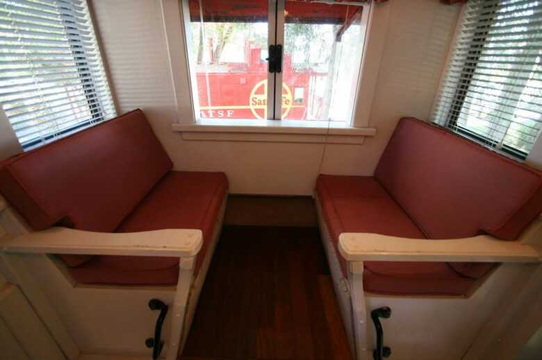 Featherbed Railroad Bed And Breakfast Resort