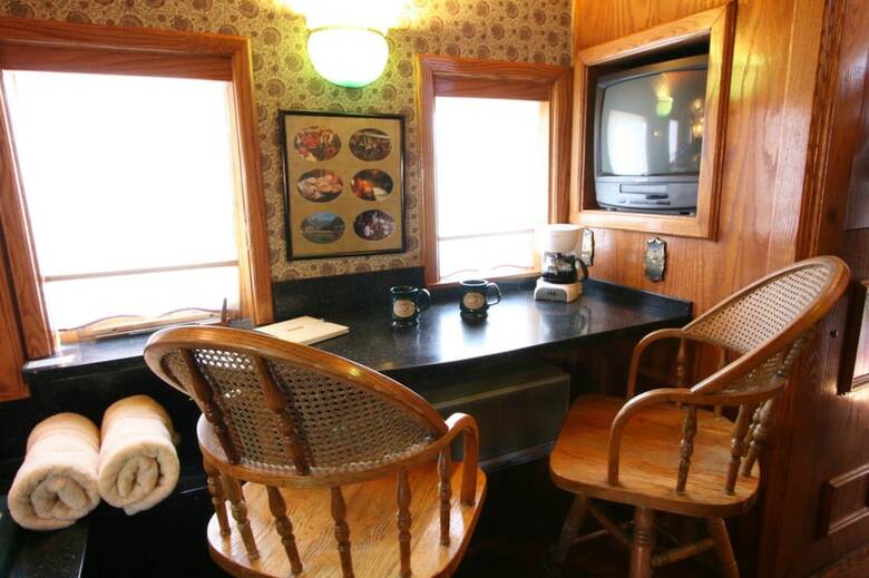 Featherbed Railroad Bed And Breakfast Resort